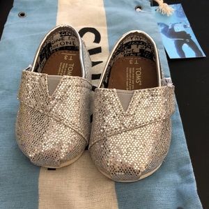 TOMS Baby Girls Glitter Classics Size Tiny 3